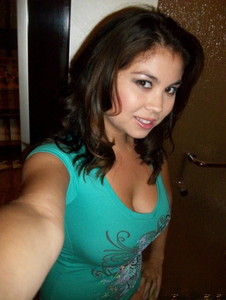 Solo girl Mai takes selfies of her big boobs and butt plus her trimmed snatch
