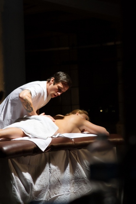 Hot blonde Krissy Lynn has sexual intercourse with her massage therapist