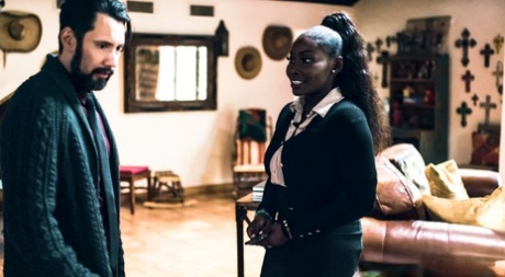 Ebony real estate agent Osa Lovely closes a deal with an intense fuck