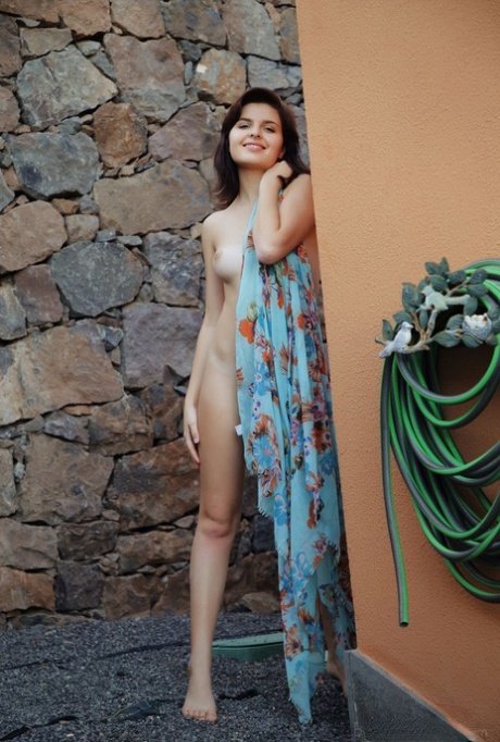 Sweet teen Flaca licks a hairy underarm while bare naked in a garden