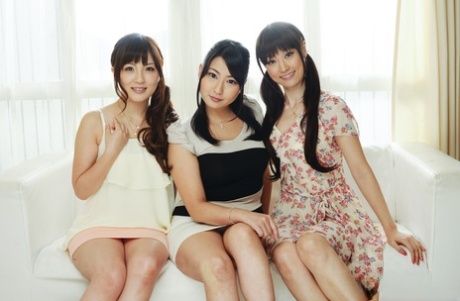 Three Japanese lesbians get totally naked at the same time