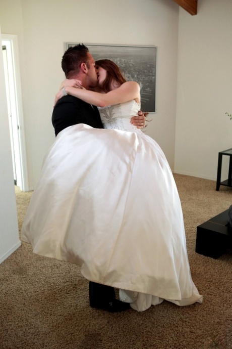 Bride with big fake tits Veronica Vain gets her trimmed pussy nailed deep