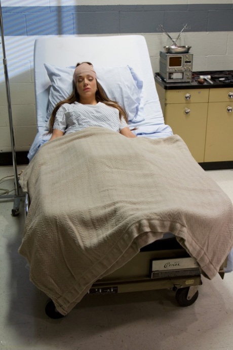 Kinky lesbian nurse Bailey Brooks resuscitates a patient with a pussy licking