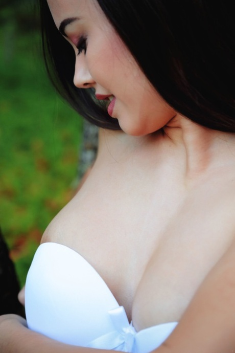 Met Art performed by Li Moon Nude Photos