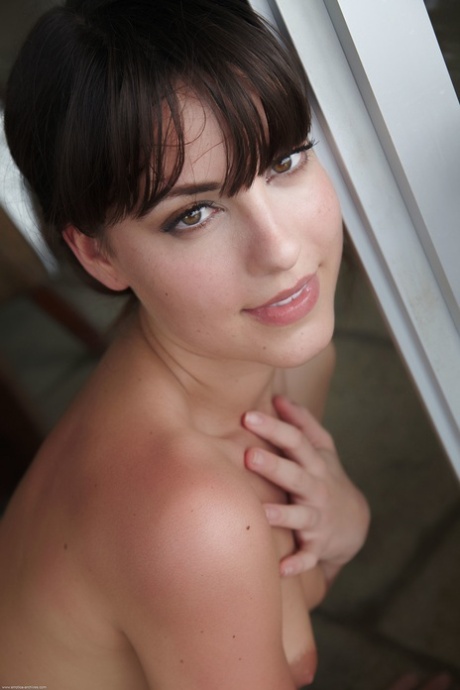 Naked babe Lorena shows off her big ass and her lickable trimmed pussy