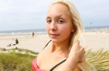 Club Seventeen performed by Esmee Sex Pics