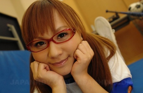 Asian nerd Rinoa Yuuki takes two boners in her mouth and her twat