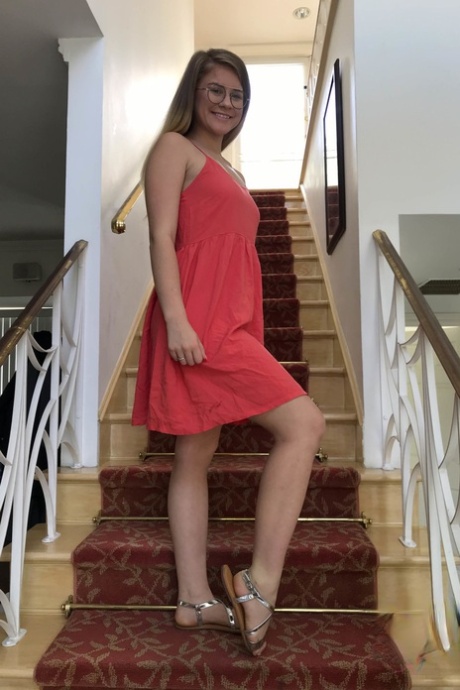 Sexy babe Taylor Blake shows her big ass and her yummy pussy lips