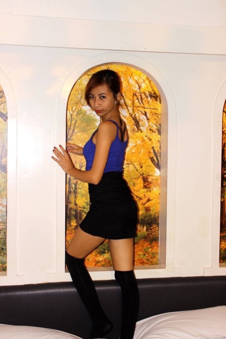 Asian amateur Nikka Asuncion exposes her slender figure and gets dicked hard