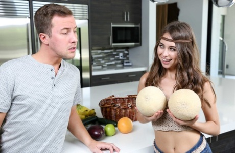 Sweet teen pornstar Riley Reid spreads her legs and gets rammed by a stranger